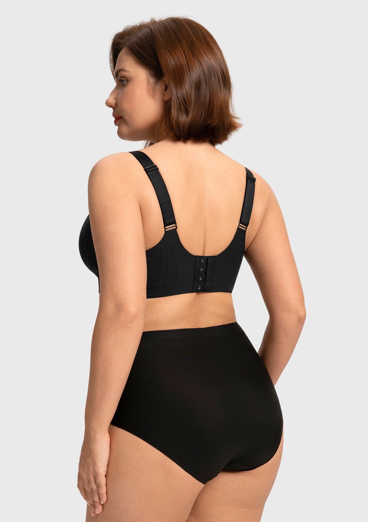 Rear view of the black seamless maternity bra, featuring full back coverage, a 5-row hook-and-eye closure, and wide 3cm comfort straps to relieve shoulder pressure.