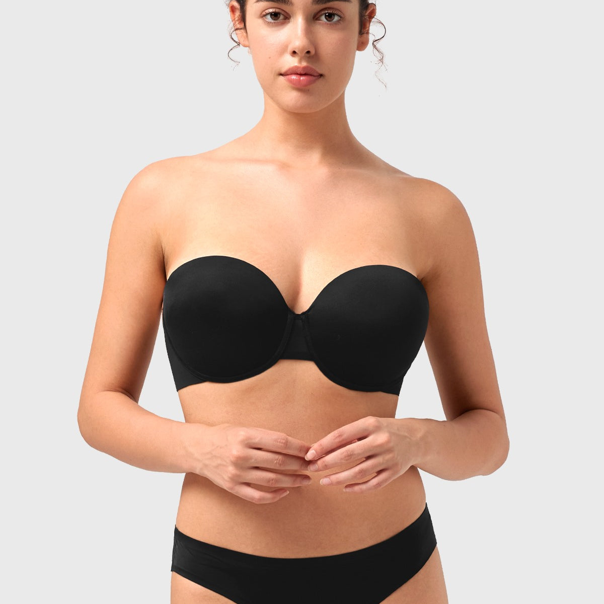 Front view of the black seamless push-up strapless bra, providing an elegant and invisible lift perfect for evening wear and party dresses.