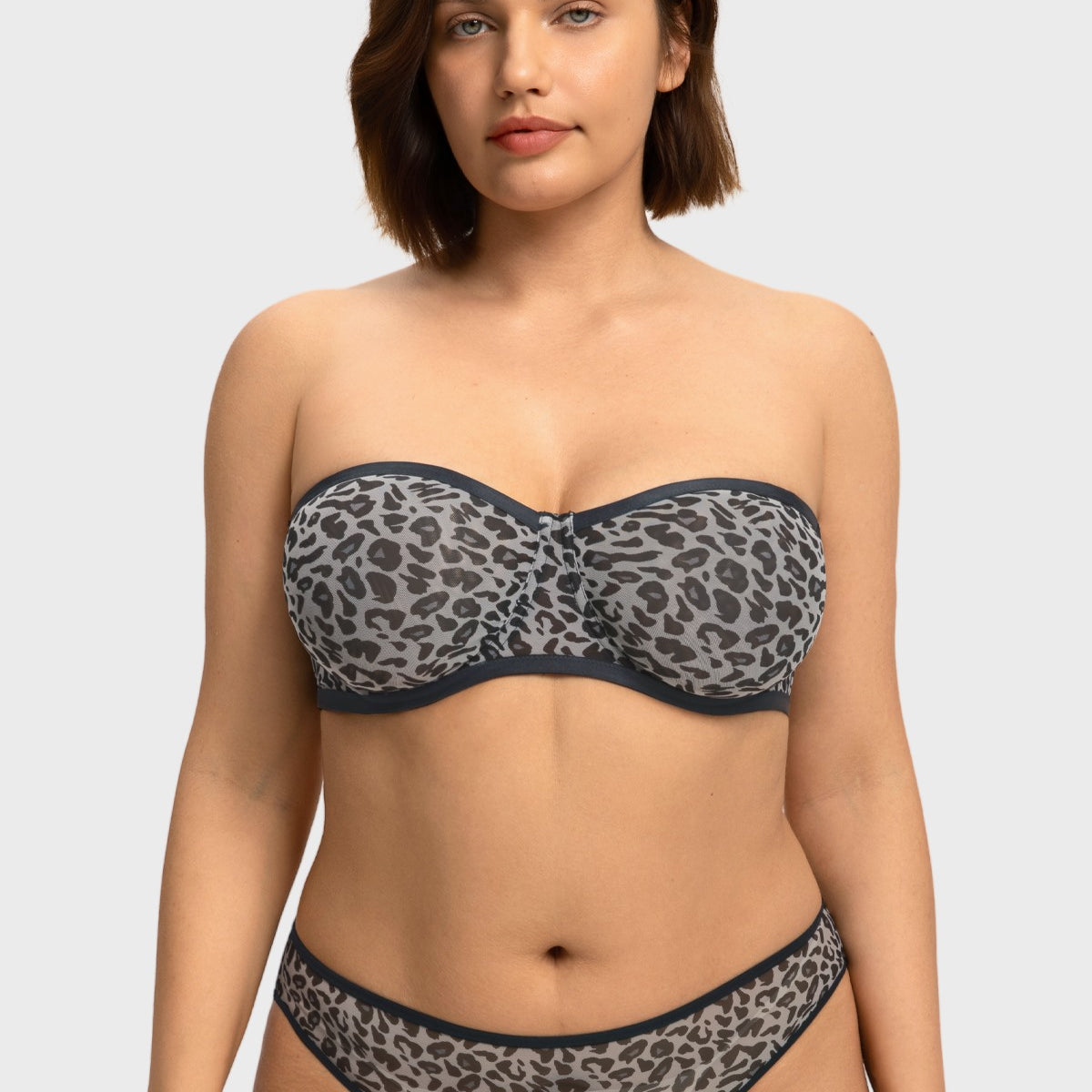 Front view of woman wearing the black and white leopard unlined strapless minimizer bra