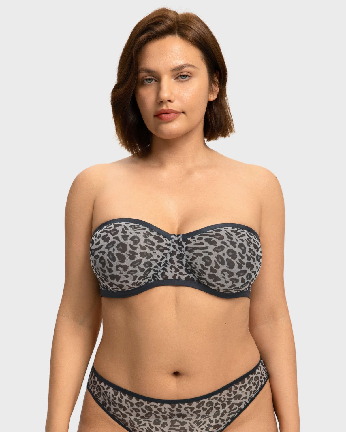 Front view of woman wearing the black and white leopard unlined strapless minimizer bra