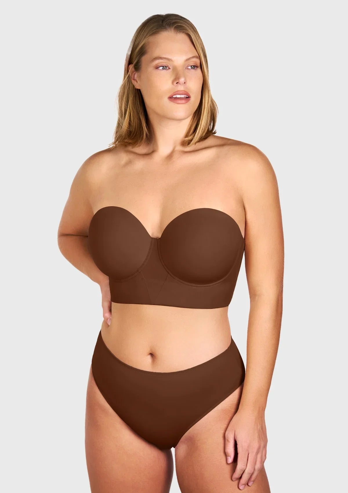 Woman modeling the coffee brown full bust strapless bra, enjoying cloud-like comfort and unwavering support without slipping.