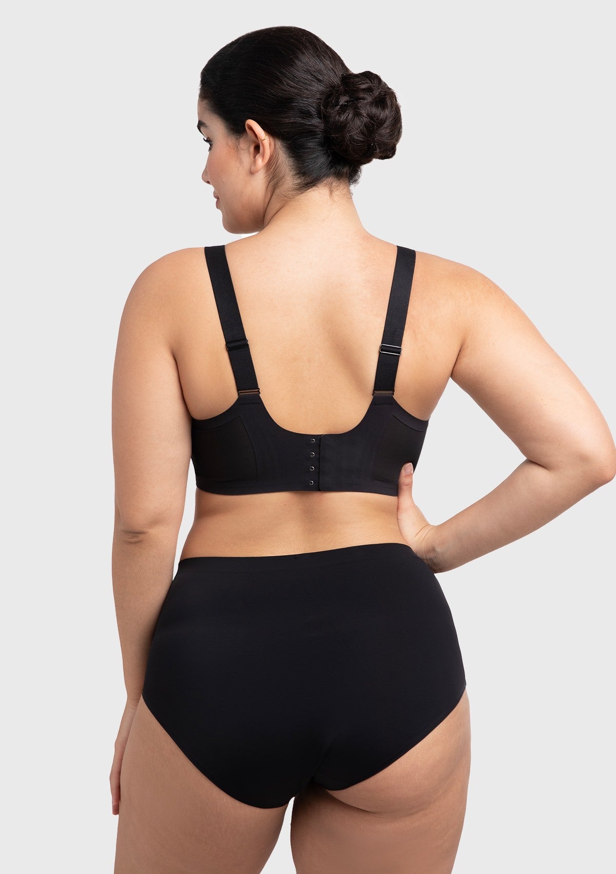 Songful Plus Size Seamless Wireless Supportive Full Coverage Mesh Crossover Bra - HSIA