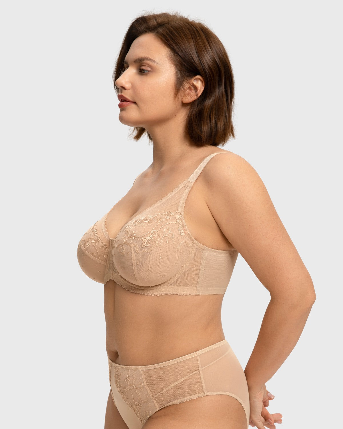 Side profile of the light beige anti-sagging unlined bra, featuring a structured underband and side smoothing wings for ultimate projected lift.