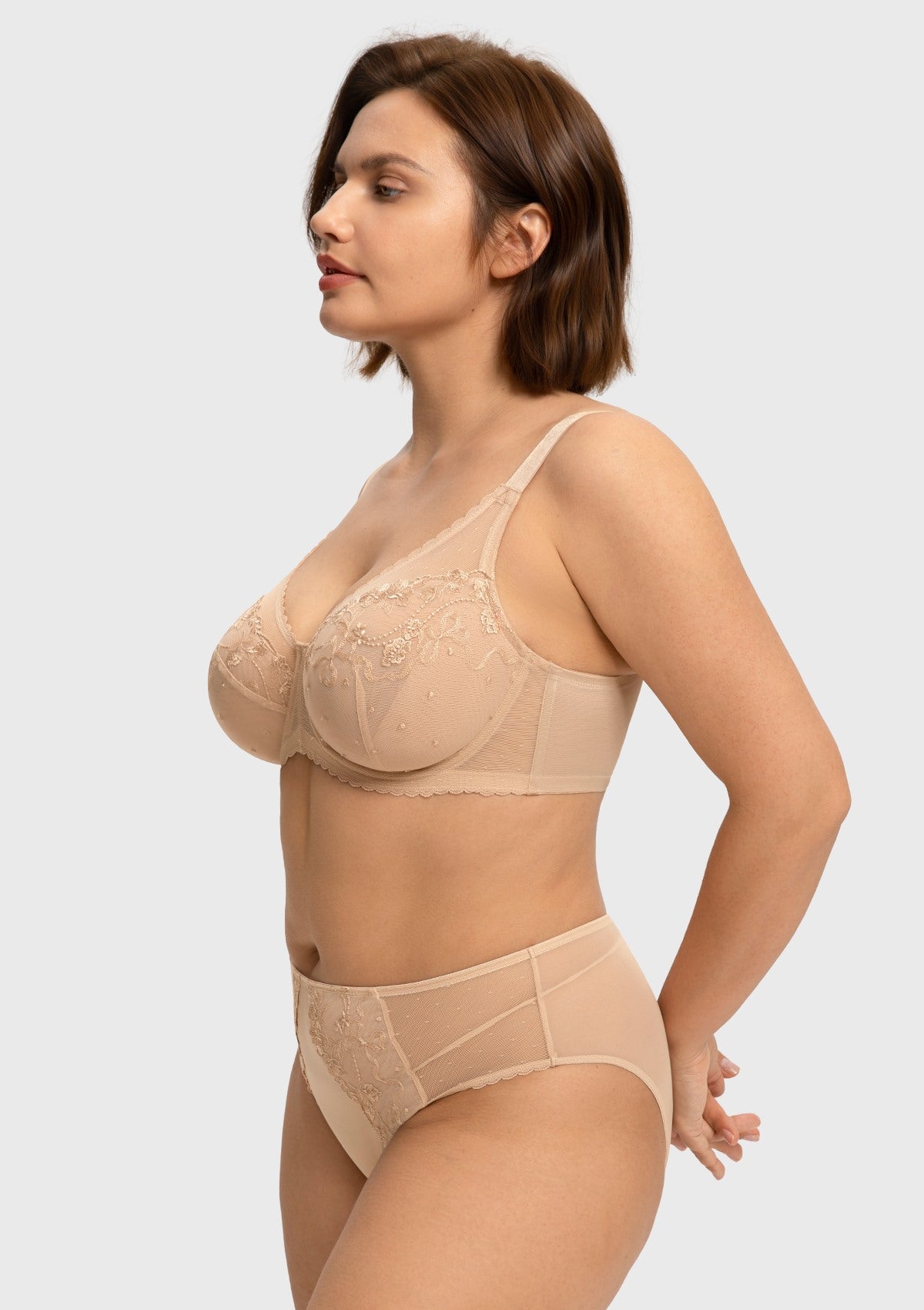 Side profile of the light beige anti-sagging unlined bra, featuring a structured underband and side smoothing wings for ultimate projected lift.